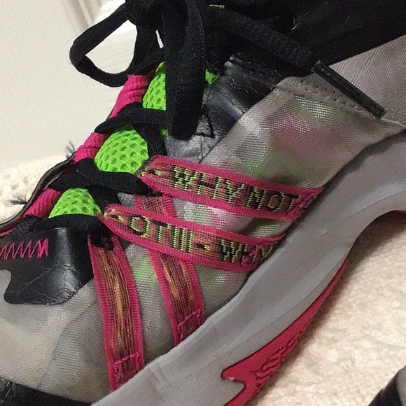 JORDAN WHY NOT TENNIES SIZE 6Y - Picture 3 of 9